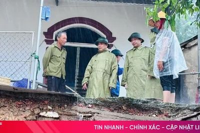 Mưa lũ ở Hà Tĩnh: 2 người thương vong, giao thông có nơi bị chia cắt