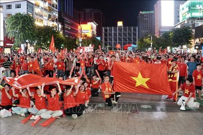 Người hâm mộ mừng tuyển Việt Nam vào chung kết ASEAN Hyundai Cup 2026