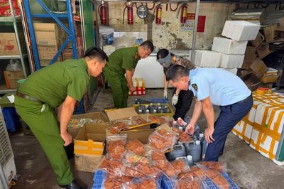 Lực lượng Quản lý thị trường Hà Nội đẩy mạnh phòng chống hàng giả mùa Trung thu