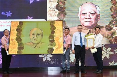 Lan tỏa giá trị tấm gương Chủ tịch Tôn Đức Thắng qua 'Hành trình 20 mùa hoa'