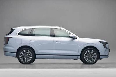 SUV PHEV hạng D công suất 408 mã lực, giá gần 470 triệu đồng