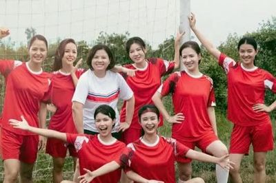 'Đội bóng nữ Làng Xuân': Từ sân bóng đến những câu chuyện về nữ quyền