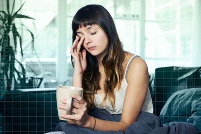 Vì sao cơ thể dễ mệt vào buổi chiều? 4 thói quen có thể là nguyên nhân