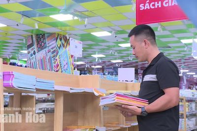Thiếu cục bộ sách giáo khoa, phụ huynh phải đi nhiều nơi tìm mua