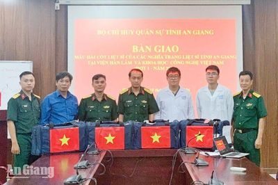 An Giang bàn giao mẫu hài cốt liệt sĩ để giám định ADN