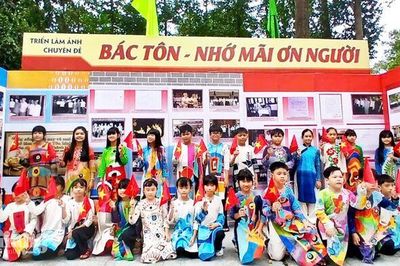 Nhiều hoạt động tri ân Bác Tôn trên quê hương Mỹ Hòa Hưng