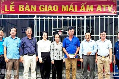 Trao 3 Mái ấm ATV cho hộ dân xã Cô Tô