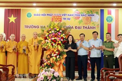 Bắc Ninh: Phó Bí thư Thường trực Tỉnh ủy Nguyễn Thị Hương thăm, tặng quà nhân lễ Vu Lan