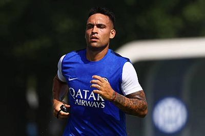 Barcelona duyệt ngân sách lớn quyết chiêu mộ Lautaro Martinez theo yêu cầu Hansi Flick