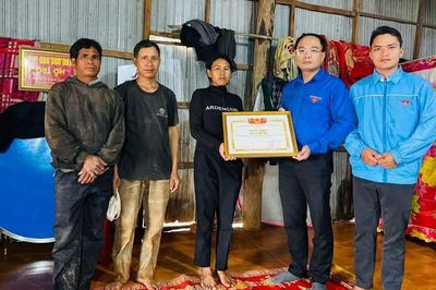 Ban Chấp hành Đoàn TNCS Hồ Chí Minh tỉnh Gia Lai truy tặng bằng khen cho Thượng sĩ Kpă Thiêp