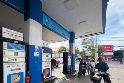Chiều 20-8, xăng E10 RON 95 tăng 550 đồng/lít