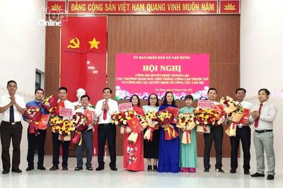 Xã Vạn Hưng công bố quyết định thành lập 3 trường học và kiện toàn đội ngũ cán bộ quản lý
