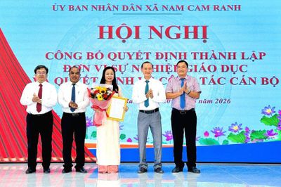 Xã Nam Cam Ranh công bố quyết định thành lập các trường học và công tác cán bộ