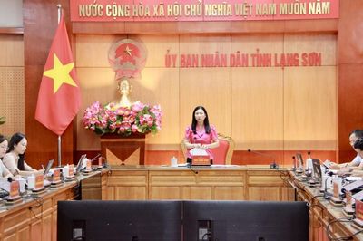 Họp xem xét tiến độ khám sức khỏe toàn dân