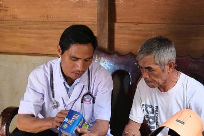 Những thầy thuốc nặng lòng với vùng sâu, vùng biên