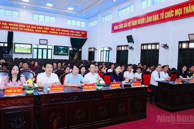 Các địa phương công bố quyết định thành lập cơ sở giáo dục công lập và công tác cán bộ