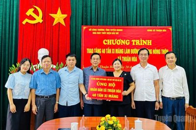 Sở Công thương và Thủy điện Bắc Mê hỗ trợ xã Thuận Hòa 40 tấn xi măng làm đường bê tông