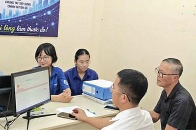 Nhà văn hóa số ở Thuận An: Đưa dịch vụ công đến gần dân