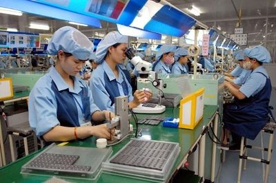 Nửa cuối tháng 7, cán cân thương mại đảo chiều, xuất siêu gần 340 triệu USD