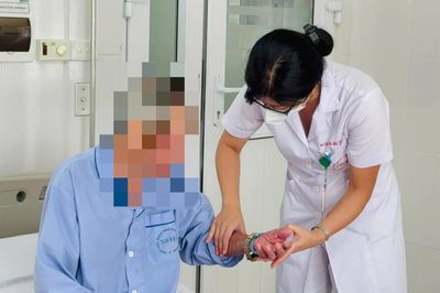 Hạ kali máu do cường giáp, khiến người đàn ông 41 tuổi yếu tứ chi, không thể đi lại