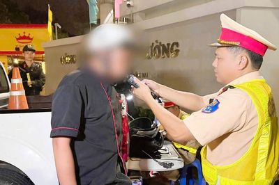 CSGT Đồng Nai xử lý 32 trường hợp vi phạm giao thông khi 'đi bão' mừng chiến thắng