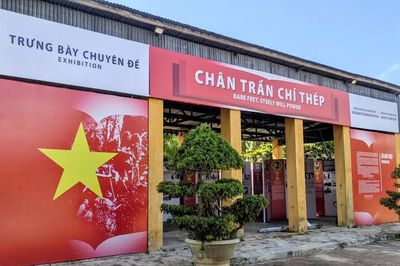 Tổ chức trưng bày chuyên đề 'Chân trần chí thép' tại Hội An