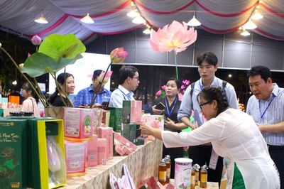 Từ lễ hội đến 'sàn giao dịch', mở miền giá trị mới cho nông sản