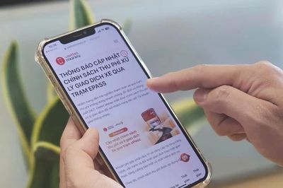 Đồng loạt dừng thu phí ví điện tử sau phản ứng 'phí chồng phí', VETC và Viettel Money chính thức xin lỗi khách hàng