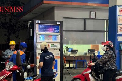 Giá xăng tăng trở lại, xăng E10 gần 22.700 đồng/lít