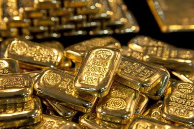 Giá vàng thế giới giữ mốc 4.500 USD/oz dù điều chỉnh nhẹ