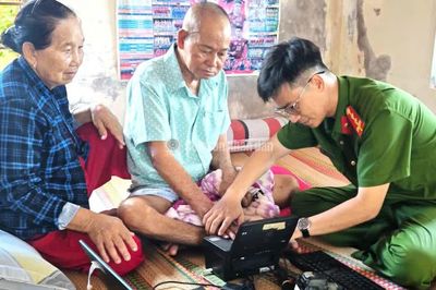 Cà Mau đưa dịch vụ đến tận nhà dân, thu hẹp khoảng cách số
