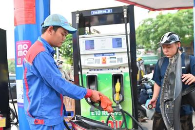 Giá xăng dầu trong nước tăng 500-1.300đ/lít
