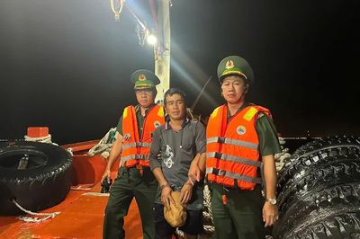 Bắt giữ bị can nguy hiểm lẩn trốn trên tàu cá vùng biển Vũng Tàu