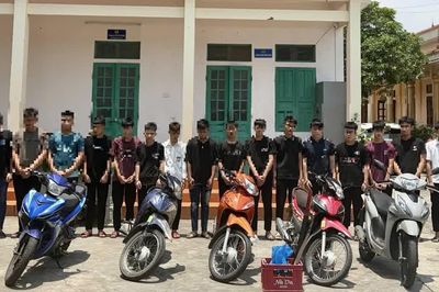 Khởi tố 16 thanh, thiếu niên về hành vi gây rối, phá phách