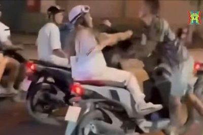 Triệu tập lái xe máy hành hung, đánh người tại phường Kiến Hưng