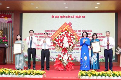 Gắn biển 2 công trình cấp thành phố tại xã Thuận An
