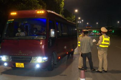 Kiểm tra xe khách xuyên đêm, ngăn ngừa nguy cơ tai nạn