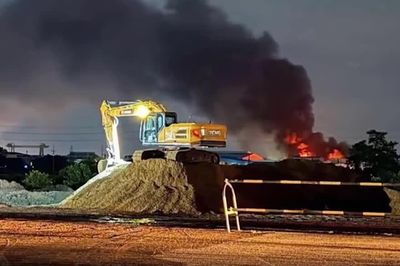 Cháy xưởng chỉ may, màng bọc PE ở Hà Nội