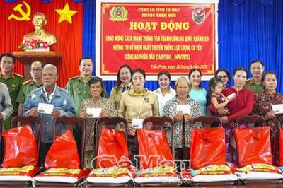 200 suất quà nghĩa tình đến với người dân Xã Trần Phán