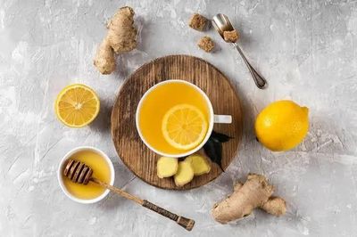 Buổi sáng nên uống nước gừng hay nước chanh nếu muốn kiểm soát cân nặng?