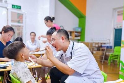Xã Đan Phượng khám sức khỏe định kỳ miễn phí cho học sinh