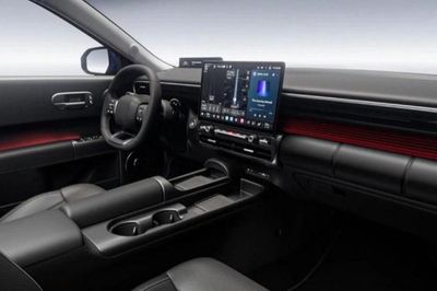 Ngang tầm Honda Civic, sedan cỡ C Hyundai Elantra giá 442 triệu đồng trang bị đẳng cấp, rẻ như Grand i10 và Kia Morning khiến thị trường dậy sóng