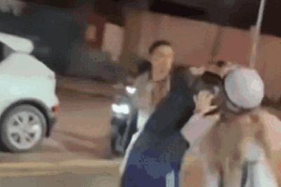 Hà Nội: Công an xác minh vụ người đàn ông 'xăm trổ' hành hung nam thanh niên sau va chạm giao thông