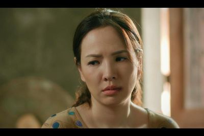 Đan Lê, Thanh Hương làm cầu thủ bóng đá