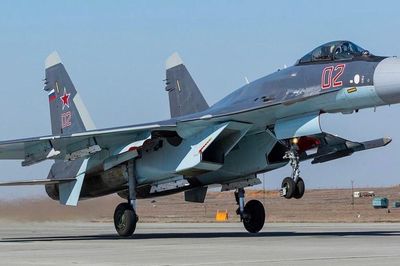Tiêm kích Su-35 Nga đột nhập sâu vào Ukraine tìm điểm yếu phòng không