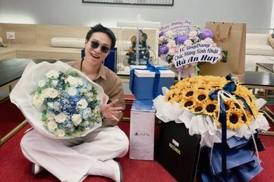 FC UngDung đội mưa, chúc mừng sinh nhật 'chiến tướng' Hà An Huy