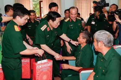 Chế độ ưu đãi khác với người có công với cách mạng