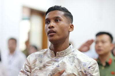 Công dân Adou Minh: 'Tôi sẽ cống hiến hết mình cho bóng đá Việt Nam'