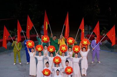 Dòng chảy lịch sử qua ngôn ngữ xiếc