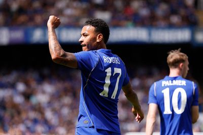 Premier League đang làm loạn thị trường chuyển nhượng